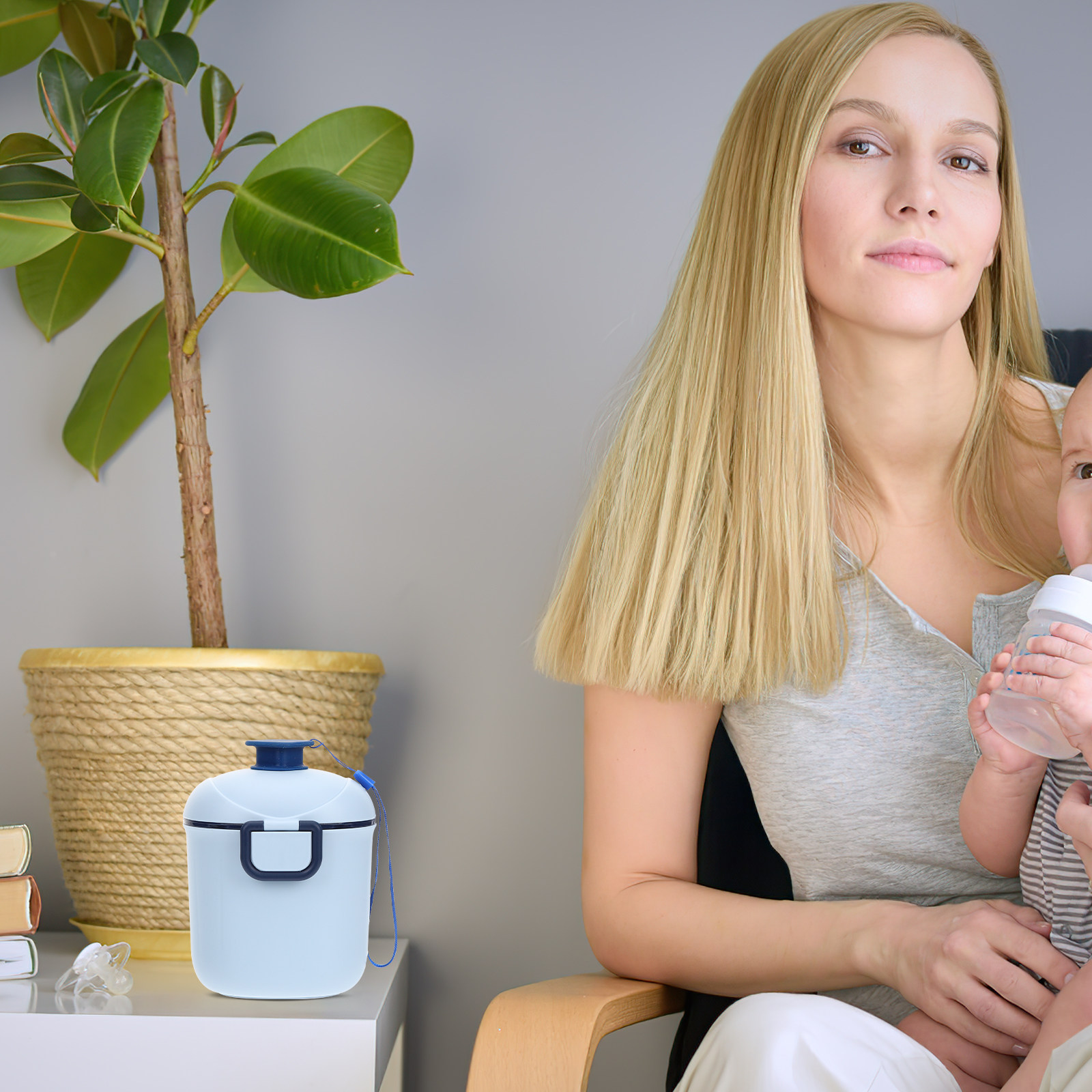 Baby Food On The Go - Portable Baby Formula Dispenser Travel Milk